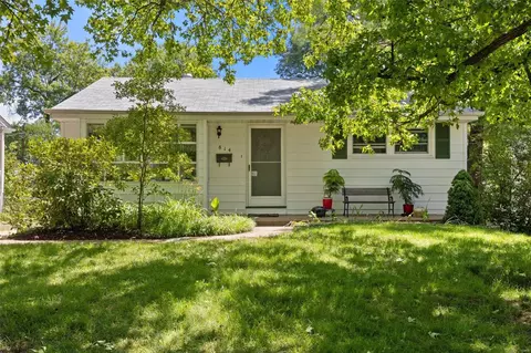 814 Lilac Ave, Webster Groves, MO 63119