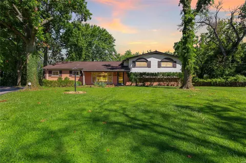 11977 Randy Dr, Creve Coeur, MO 63141