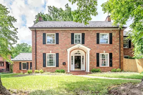 7701 Davis Dr, Saint Louis, MO 63105