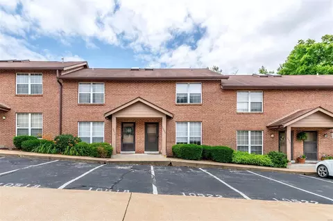 10522 Briston Ct, Saint Louis, MO 63114