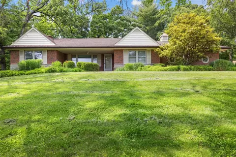 18 Zinzer Ct, Saint Louis, MO 63123