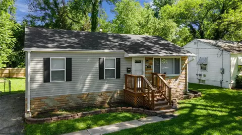 229 Wiegel Dr, Saint Louis, MO 63135