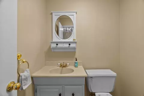 Bath - 200 Braeshire Dr #J, Ballwin, MO 63021 photo 1 of 2