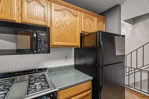 Kitchen - 200 Braeshire Dr #J, Ballwin, MO 63021 photo 2 of 4