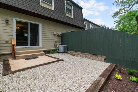 Exterior - 200 Braeshire Dr #J, Ballwin, MO 63021 photo 4 of 7
