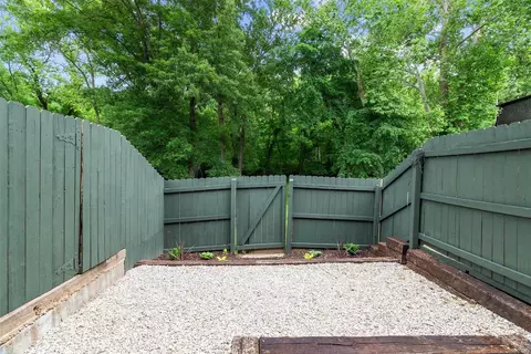 Exterior - 200 Braeshire Dr #J, Ballwin, MO 63021 photo 5 of 7
