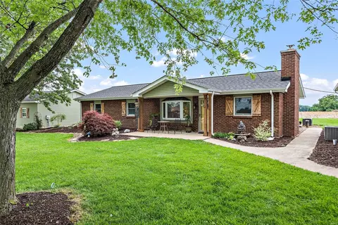 1898 Grandmas Ln, O'fallon, MO 63366