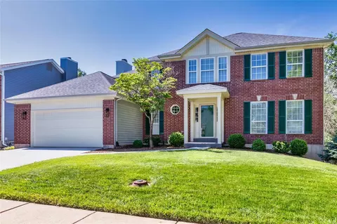 1613 Summerpoint Dr, Fenton, MO 63026