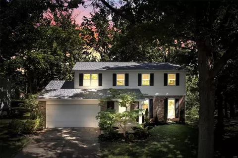 269 Oak Path Dr, Ballwin, MO 63011
