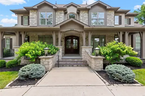 1028 Claymark Dr, Saint Louis, MO 63131