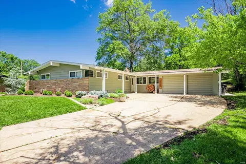 1209 Dubray Ct, Saint Louis, MO 63122