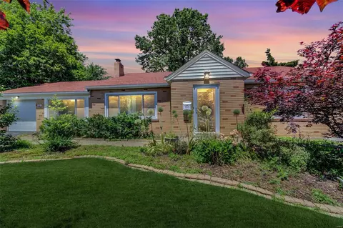 905 Dunn Rd, Florissant, MO 63031