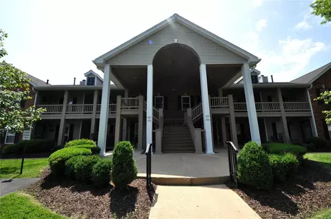 570 Oak Ridge Trails Ct, Ballwin, MO 63021 photo 2