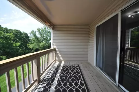570 Oak Ridge Trails Ct, Ballwin, MO 63021 photo 10
