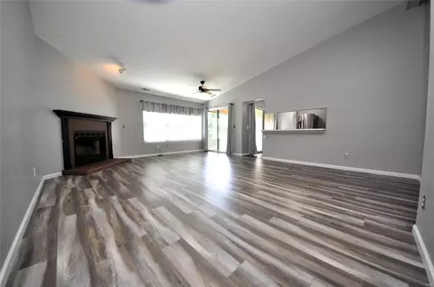 570 Oak Ridge Trails Ct, Ballwin, MO 63021 photo 5