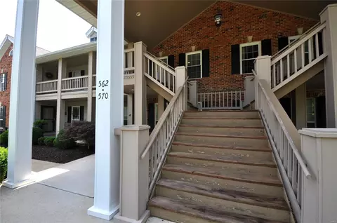 570 Oak Ridge Trails Ct, Ballwin, MO 63021