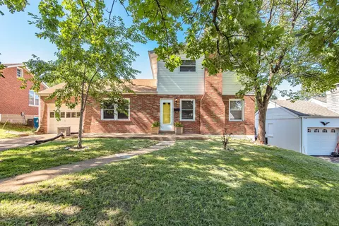 9215 Alpine Dr, Saint Louis, MO 63123