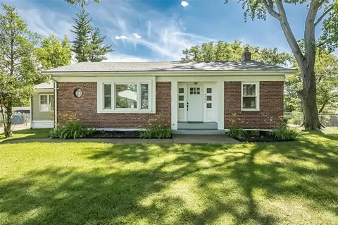 4742 Mattis Rd, Saint Louis, MO 63128