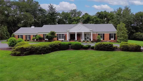 26 Bellerive Country Club Grounds Dr, Saint Louis, MO 63141