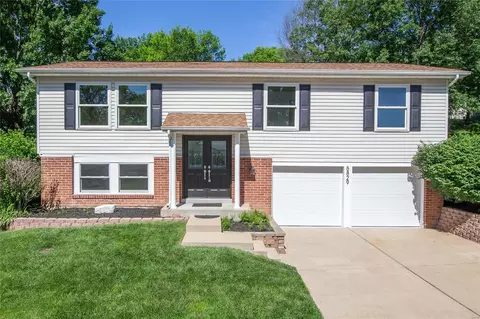 5829 Falcon View Ln, Saint Louis, MO 63129