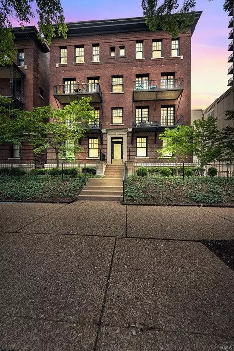 4927 Laclede Ave #15, Saint Louis, MO 63108