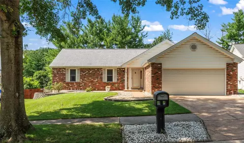 2347 Westclub Terrace Ct, Wildwood, MO 63011