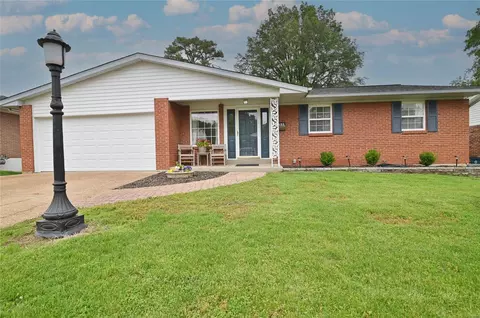 6835 Ardale Dr, Saint Louis, MO 63123