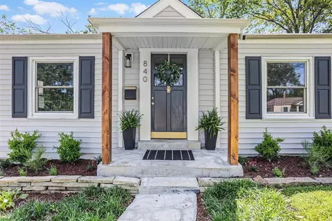 840 Glendower Dr, Kirkwood, MO 63122