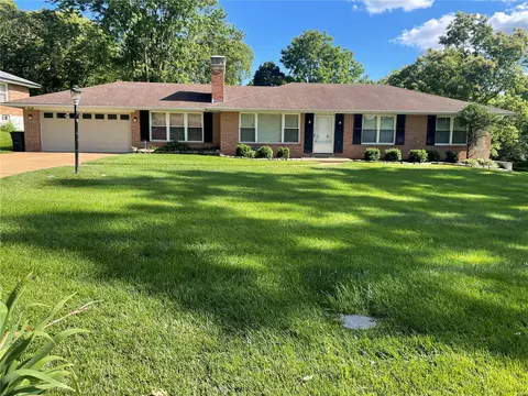 1740 Monticello Dr, Saint Louis, MO 63138