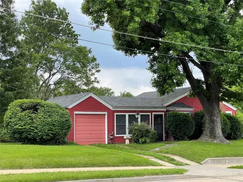 7797 Folk Ave, Maplewood, MO 63143