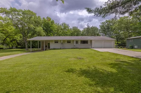 1398 Valli Ln, Saint Charles, MO 63304