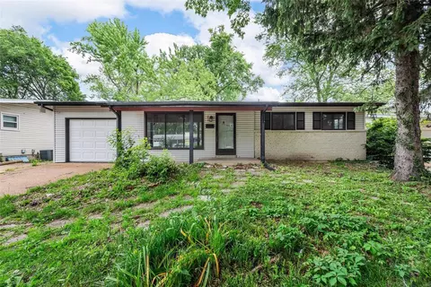 837 Lynn Haven Ln, Hazelwood, MO 63042