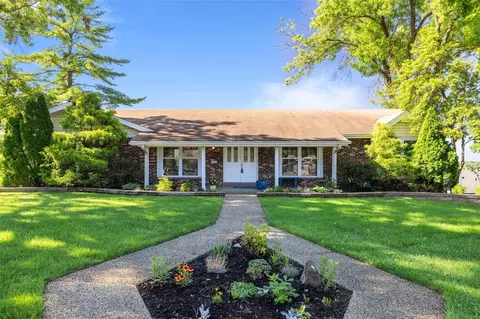 514 Glan Tai Dr, Manchester, MO 63011