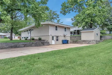 Exterior - 500 Wicklow Dr, Manchester, MO 63021 photo 4 of 10