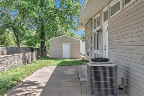 Exterior - 500 Wicklow Dr, Manchester, MO 63021 photo 5 of 10