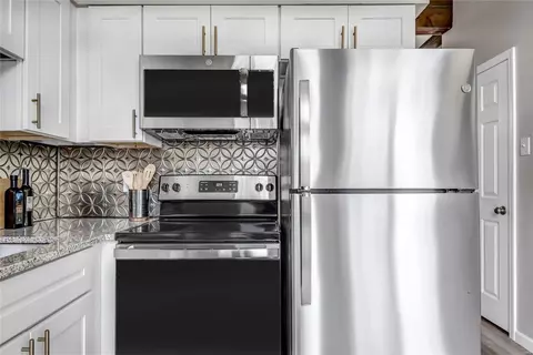Kitchen - 500 Wicklow Dr, Manchester, MO 63021 photo 4 of 6