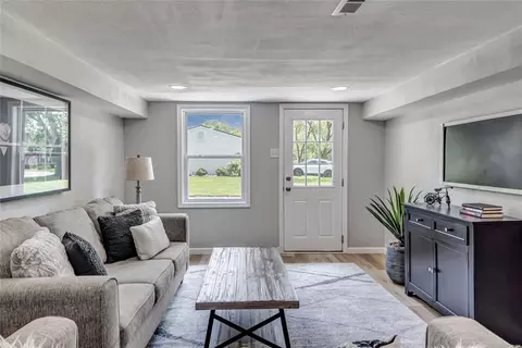 Living - 500 Wicklow Dr, Manchester, MO 63021 photo 4 of 6