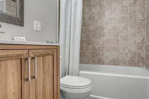 Bath - 500 Wicklow Dr, Manchester, MO 63021 photo 1 of 3