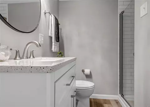 Bath - 500 Wicklow Dr, Manchester, MO 63021 photo 2 of 3