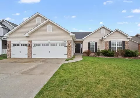 3516 Charlestowne Crossing Dr, Saint Charles, MO 63301