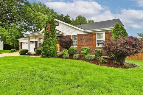 42 Mallard Pointe Dr, O'fallon, MO 63368 photo 2