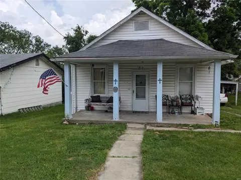 814 Spring Ave, Saint Charles, MO 63301