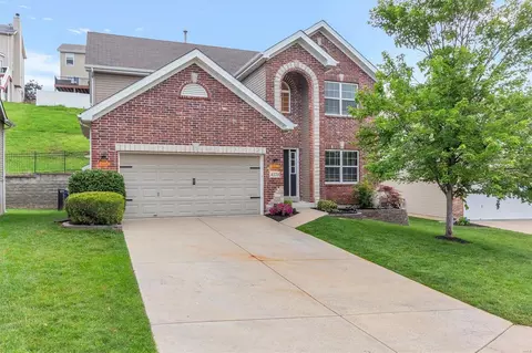 4370 Magoffin Trails Dr, Saint Louis, MO 63129