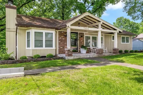 7444 General Sherman Ln, Saint Louis, MO 63123