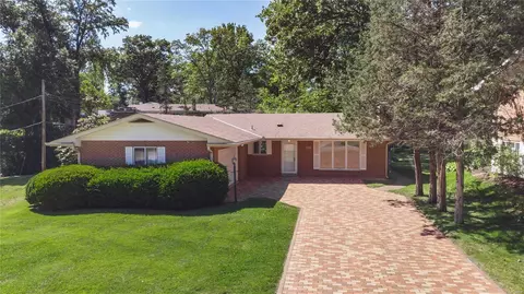 9021 Rock Forest Dr, Saint Louis, MO 63123