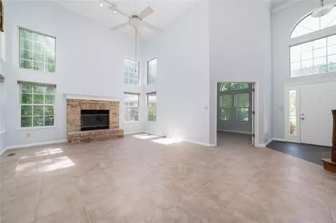 Living - 1100 Shadowfaire Ct, Ballwin, MO 63021 photo 3 of 7