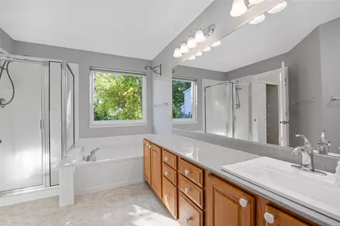 Bath - 7532 Pierside Dr, O'fallon, MO 63368 photo 2 of 5