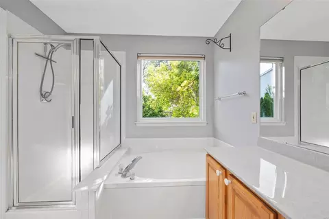 Bath - 7532 Pierside Dr, O'fallon, MO 63368 photo 3 of 5