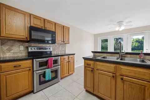 Kitchen - 7532 Pierside Dr, O'fallon, MO 63368 photo 2 of 3