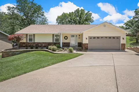 12 Pin Oak Ct, Saint Peters, MO 63376